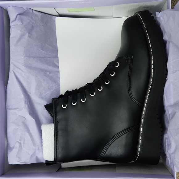 Steve Madden combat boots. - Picture 1 of 3